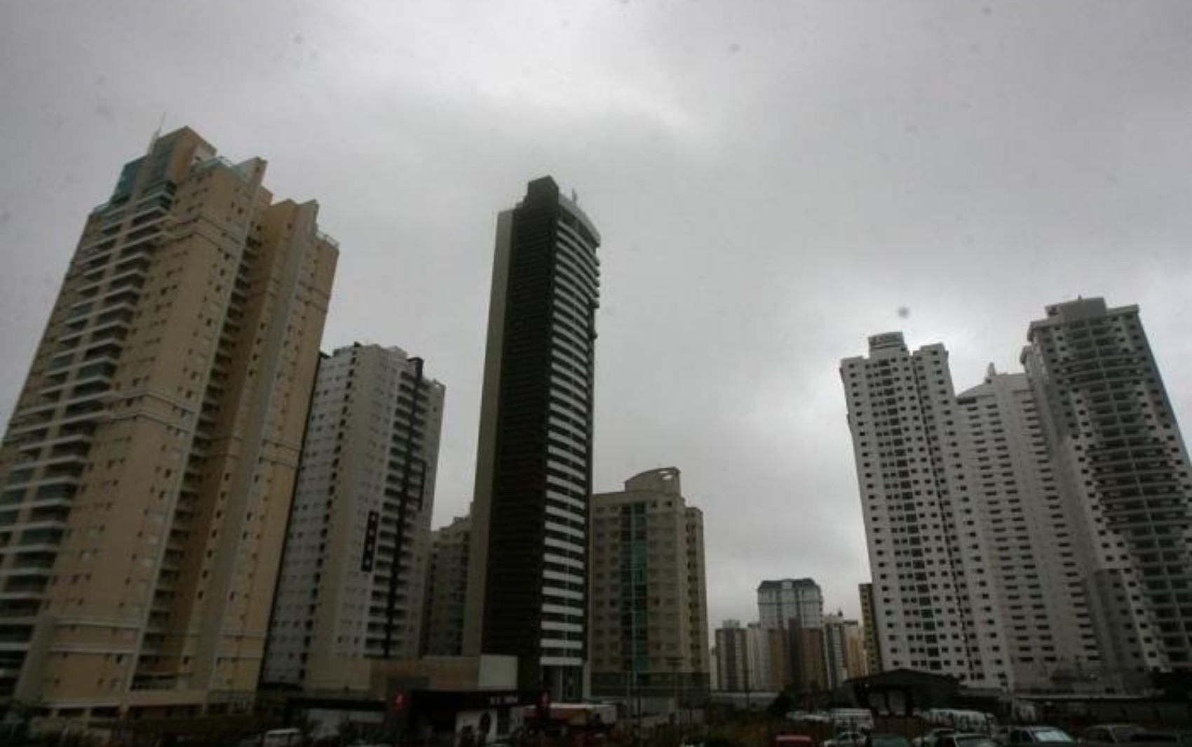 Ar frio de origem polar deve derrubar temperaturas e pode trazer chuva para Goiás nos próximos dias, diz Cimehgo